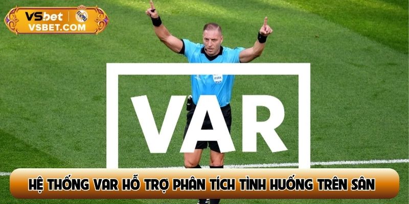 Hệ thống VAR hỗ trợ phân tích tình huống trên sân bóng